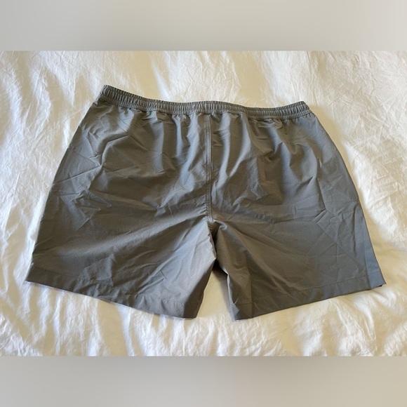 J Hilburn | Shorts Men's SZ 43 Gray Athletic Casual Polyester Gym Yoga Unlined - Picture 2 of 8